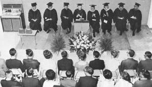 Faculty and crowd at the first 密歇根州立大学丹佛 Commencement